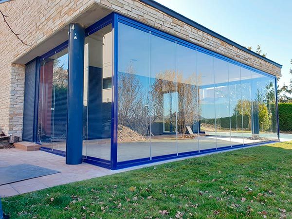 Cortinas de Vidrio para cerramientos. Aluminios Pumeda, Noáin, Navarra.