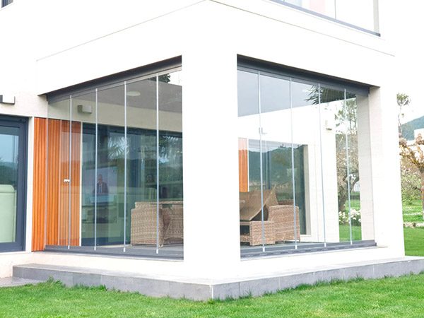 Cortinas de Vidrio para cerramientos. Aluminios Pumeda, Noáin, Navarra.