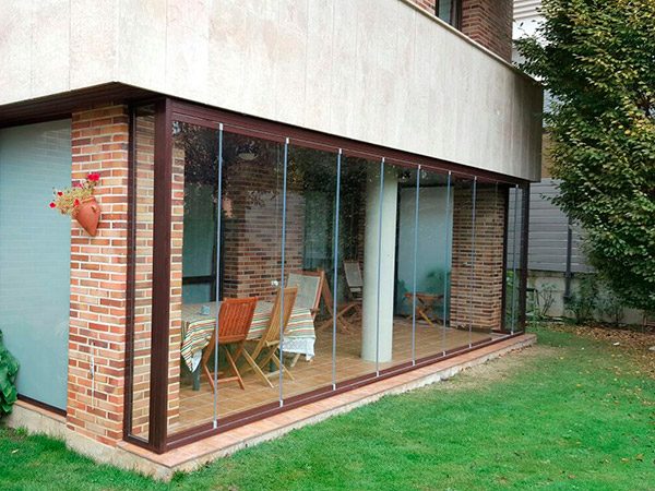 Cortinas de Vidrio para cerramientos. Aluminios Pumeda, Noáin, Navarra.