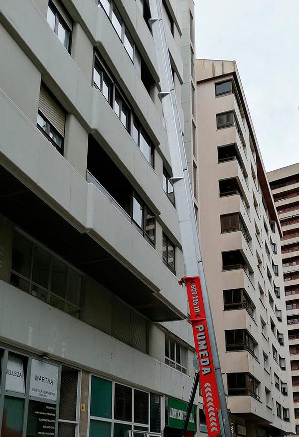 Ofrecemos soluciones a los trabajos de elevación. Aluminios Pumeda, Noáin, Navarra.