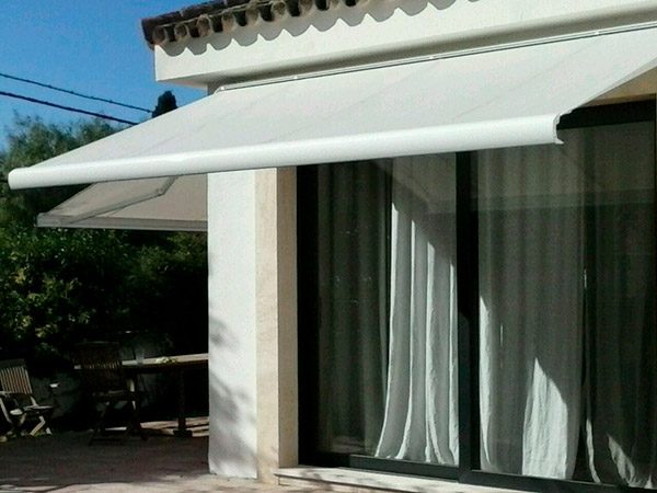 Gran variedad de toldos Navarra para el hogar, patios y terrazas. Aluminios Pumeda, Noáin, Navarra.