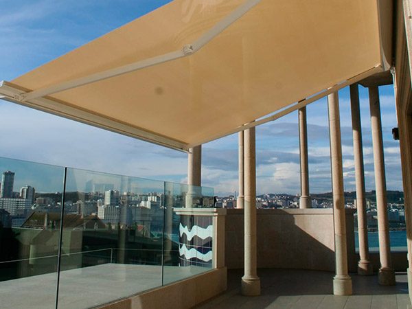 Toldos Navarra. Gran variedad de toldos para el hogar. Aluminios Pumeda, Noáin, Navarra.