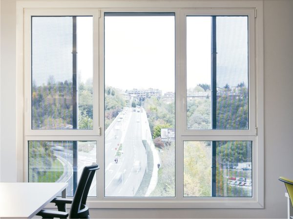 Ventanas Cortizo y vidrios Guardian Select de Aluminios Pumeda, Noáin, Navarra.