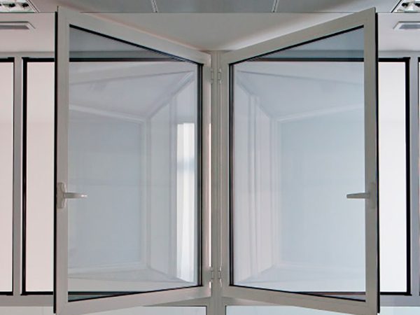 Ventanas Cortizo y Veka. Ventanas de PVC y Aluminio. Aluminios Pumeda, Noáin, Navarra.